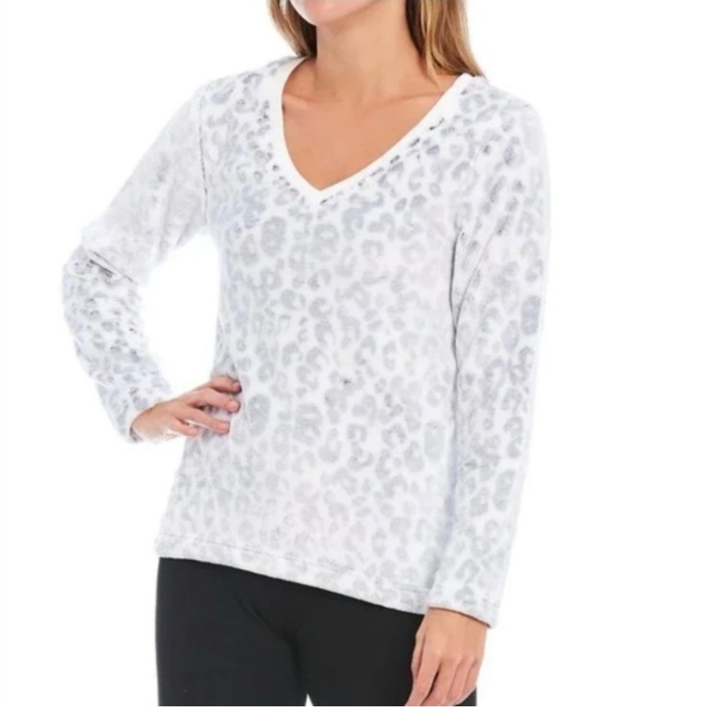 UGG Women’s Medium Daisey Fleece White Leopard Print V Neck Sweater Lounge Top‎
